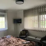 Lux Fahaz Chalet Parad