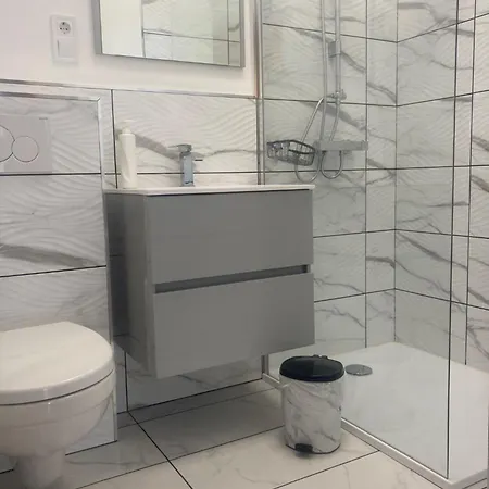 Lux Fahaz Parád